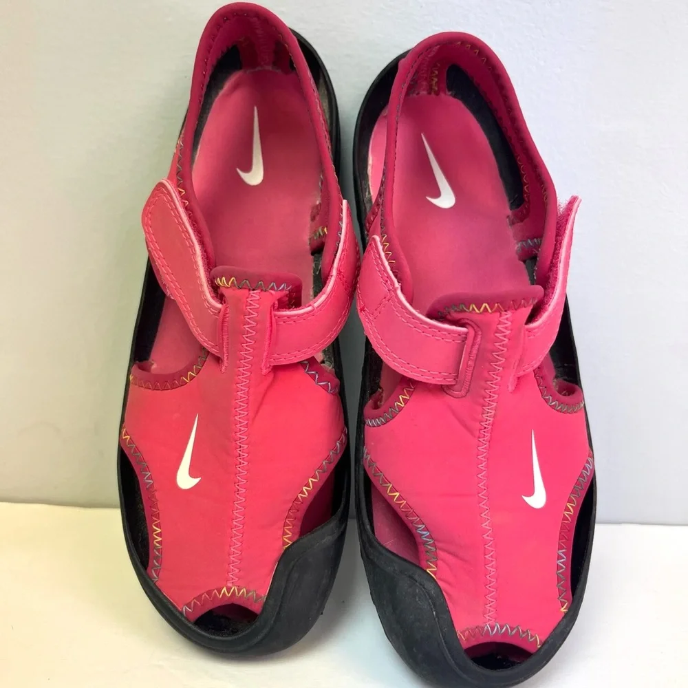 Nike-‎ Pink Youth Water/Outdoor Shoes, Size:2Y, Pre-Owned